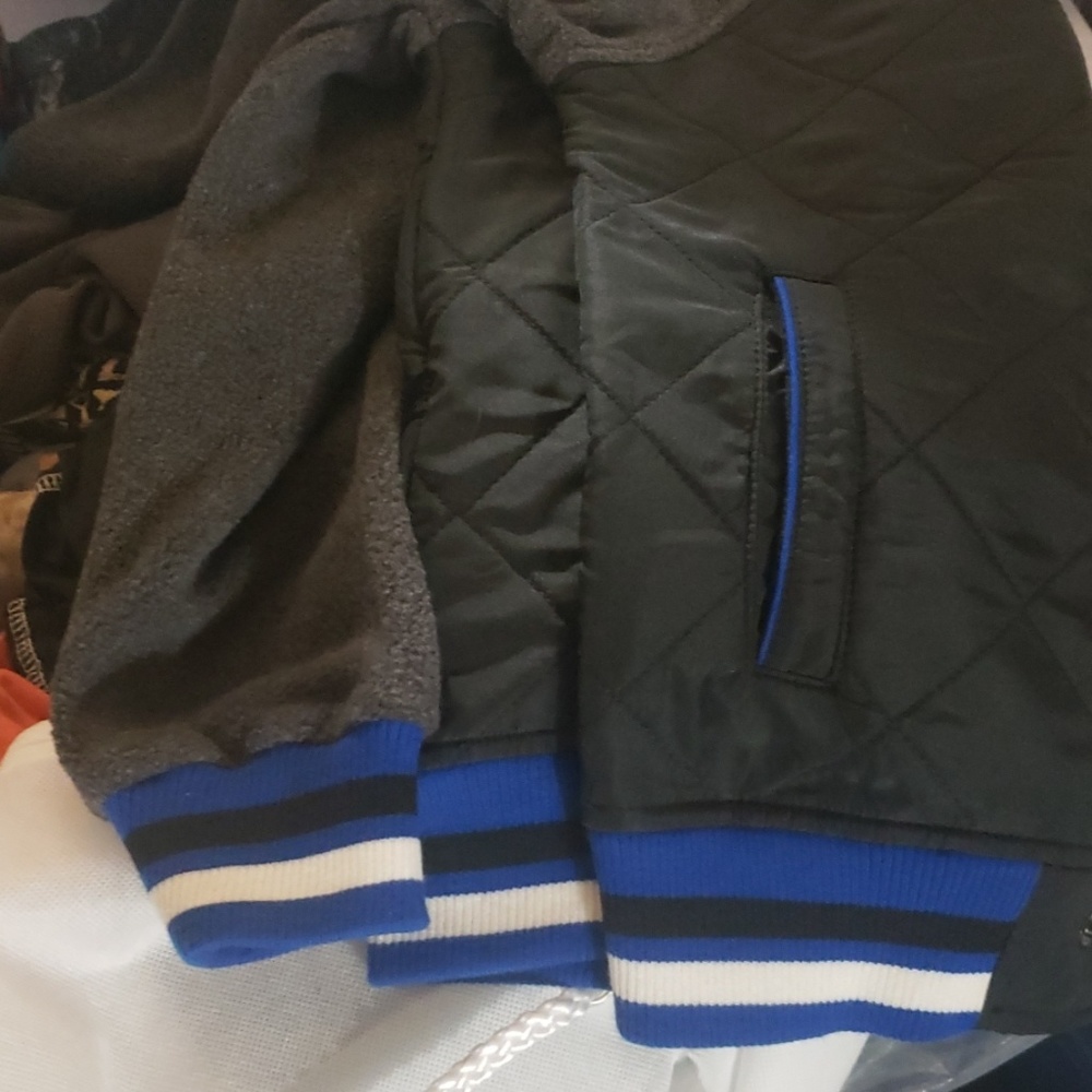 Coat - Picture 7 of 8